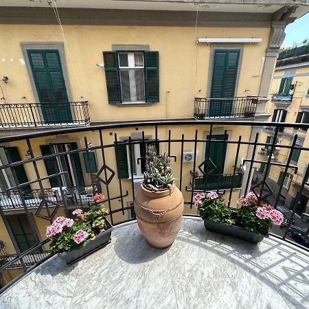 Domus Luca - Central Rooms In The Heart Of Napoli Exterior foto