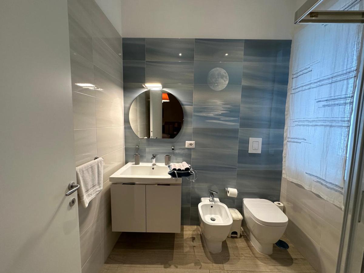 Domus Luca - Central Rooms In The Heart Of Napoli Exterior foto
