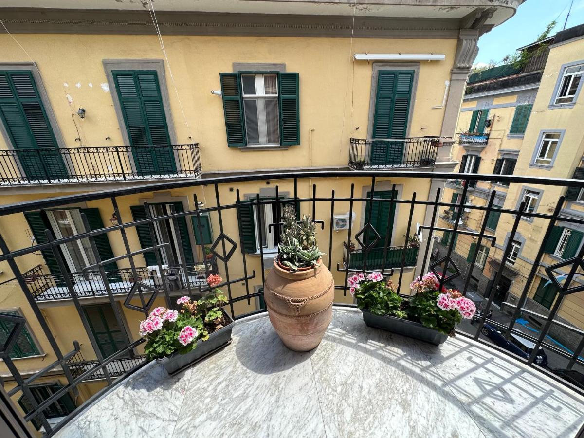 Domus Luca - Central Rooms In The Heart Of Napoli Exterior foto