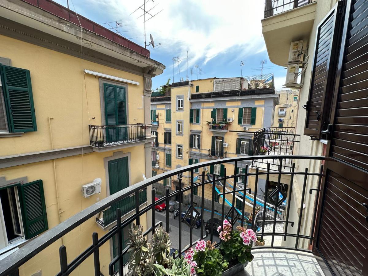 Domus Luca - Central Rooms In The Heart Of Napoli Exterior foto
