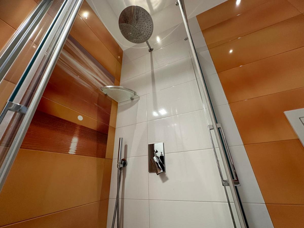 Domus Luca - Central Rooms In The Heart Of Napoli Exterior foto
