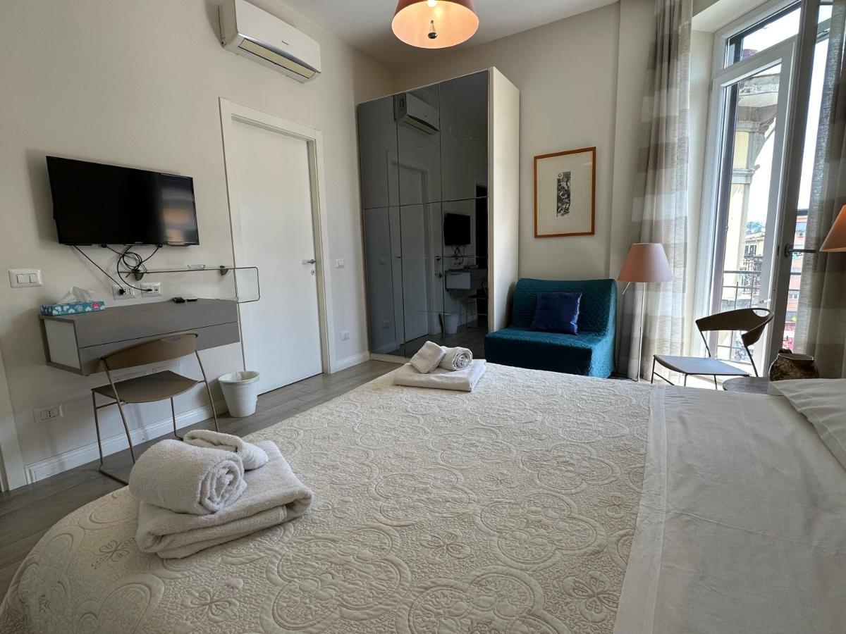 Domus Luca - Central Rooms In The Heart Of Napoli Exterior foto