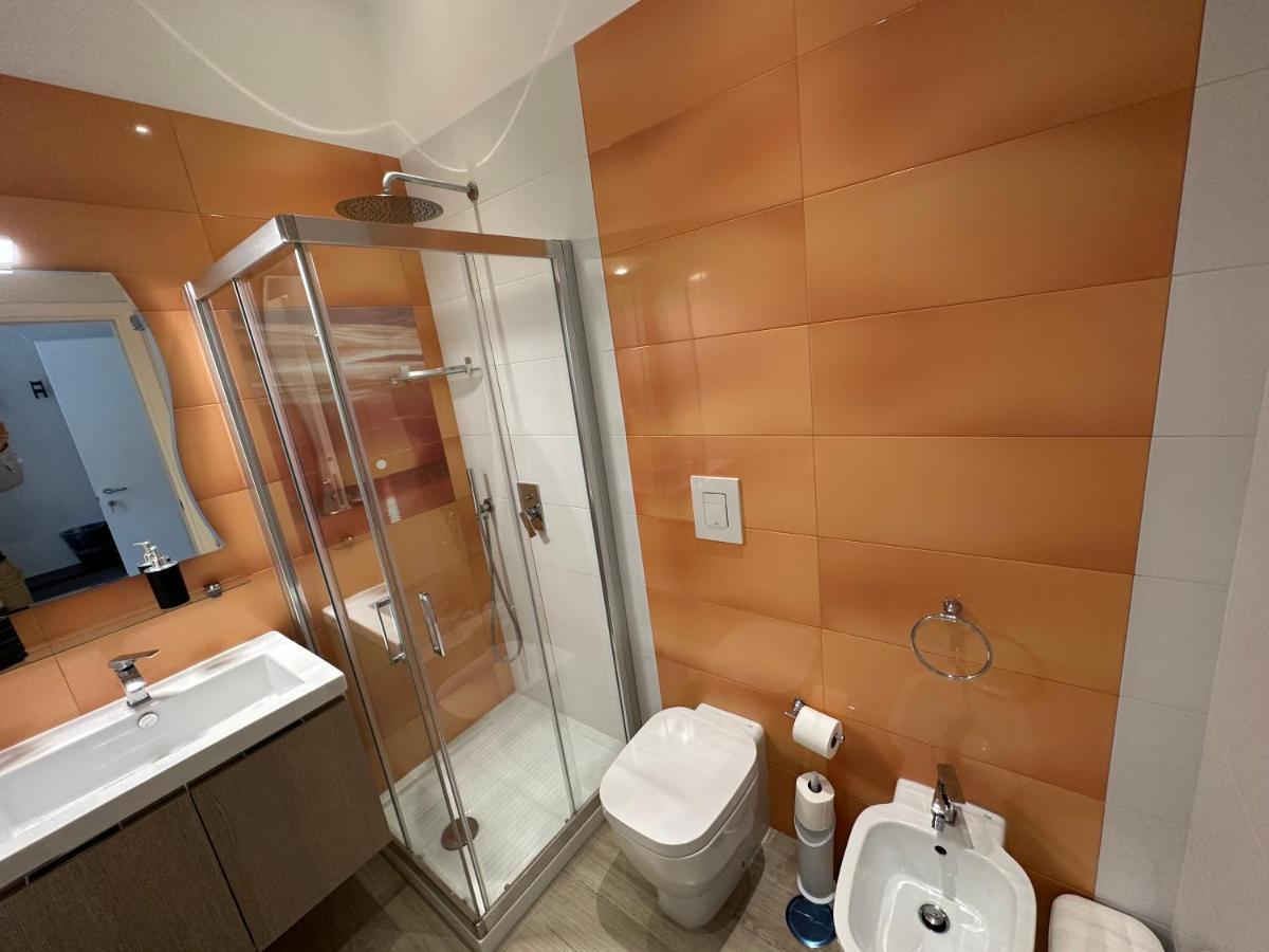 Domus Luca - Central Rooms In The Heart Of Napoli Exterior foto