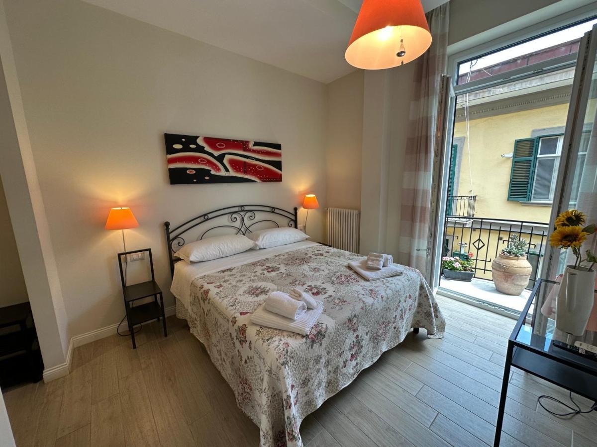 Domus Luca - Central Rooms In The Heart Of Napoli Exterior foto