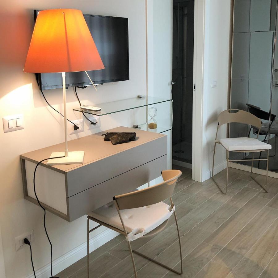 Domus Luca - Central Rooms In The Heart Of Napoli Exterior foto