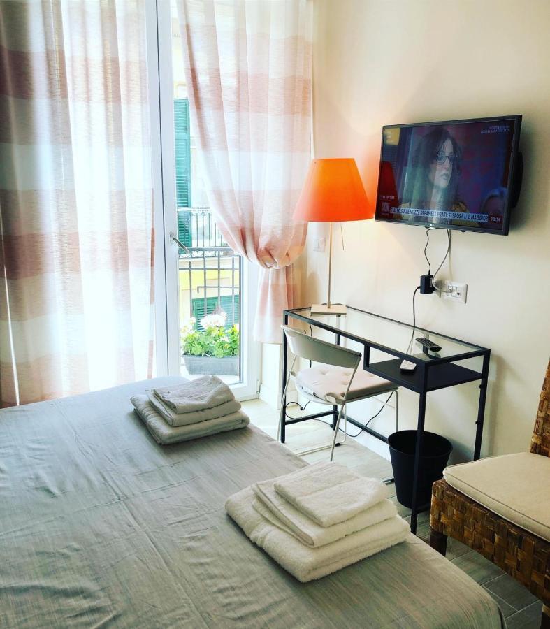 Domus Luca - Central Rooms In The Heart Of Napoli Exterior foto